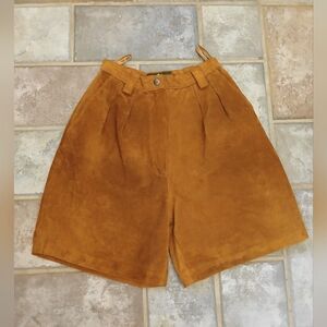 Vintage Hunt Club Tan Brown 100% Leather Suede Lined Shorts Size 2P